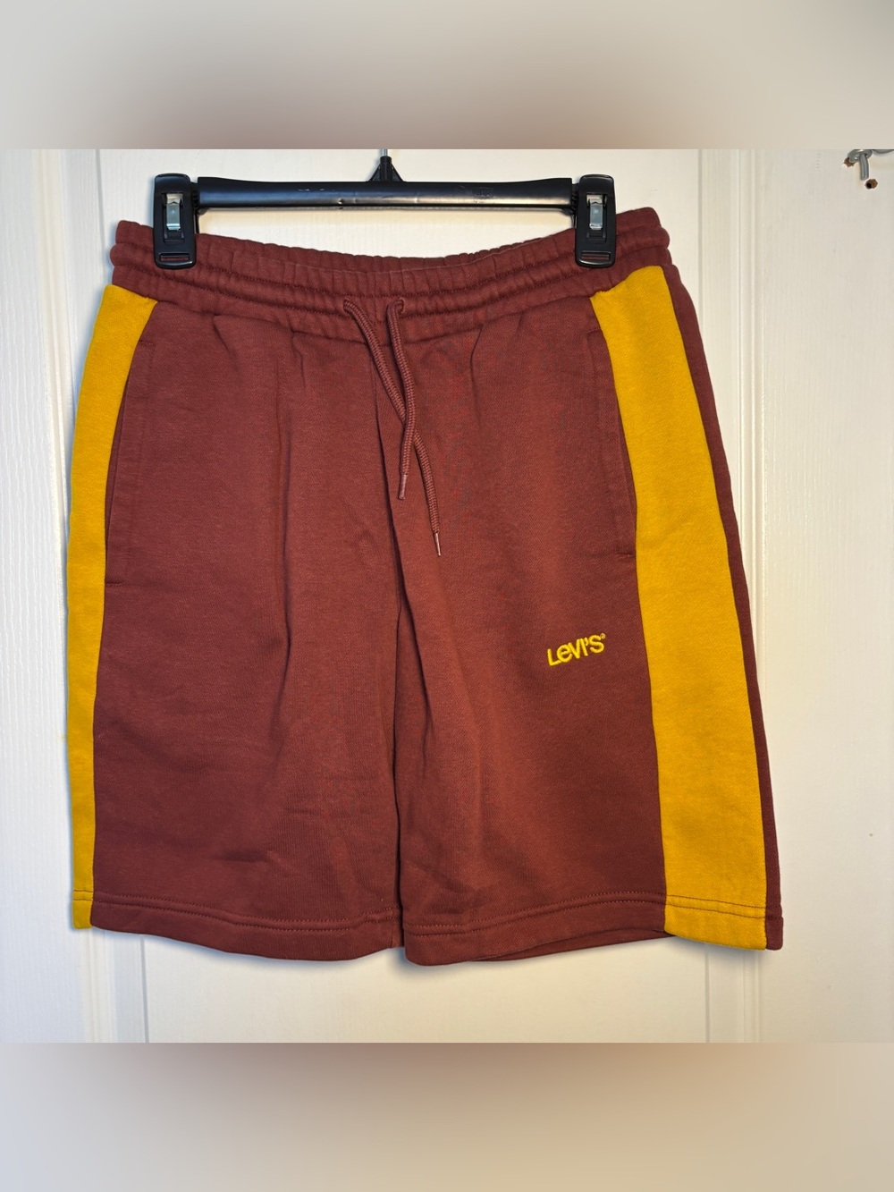 Levi's Men's Maroon with Mustard Side-Panel Athletic Shorts